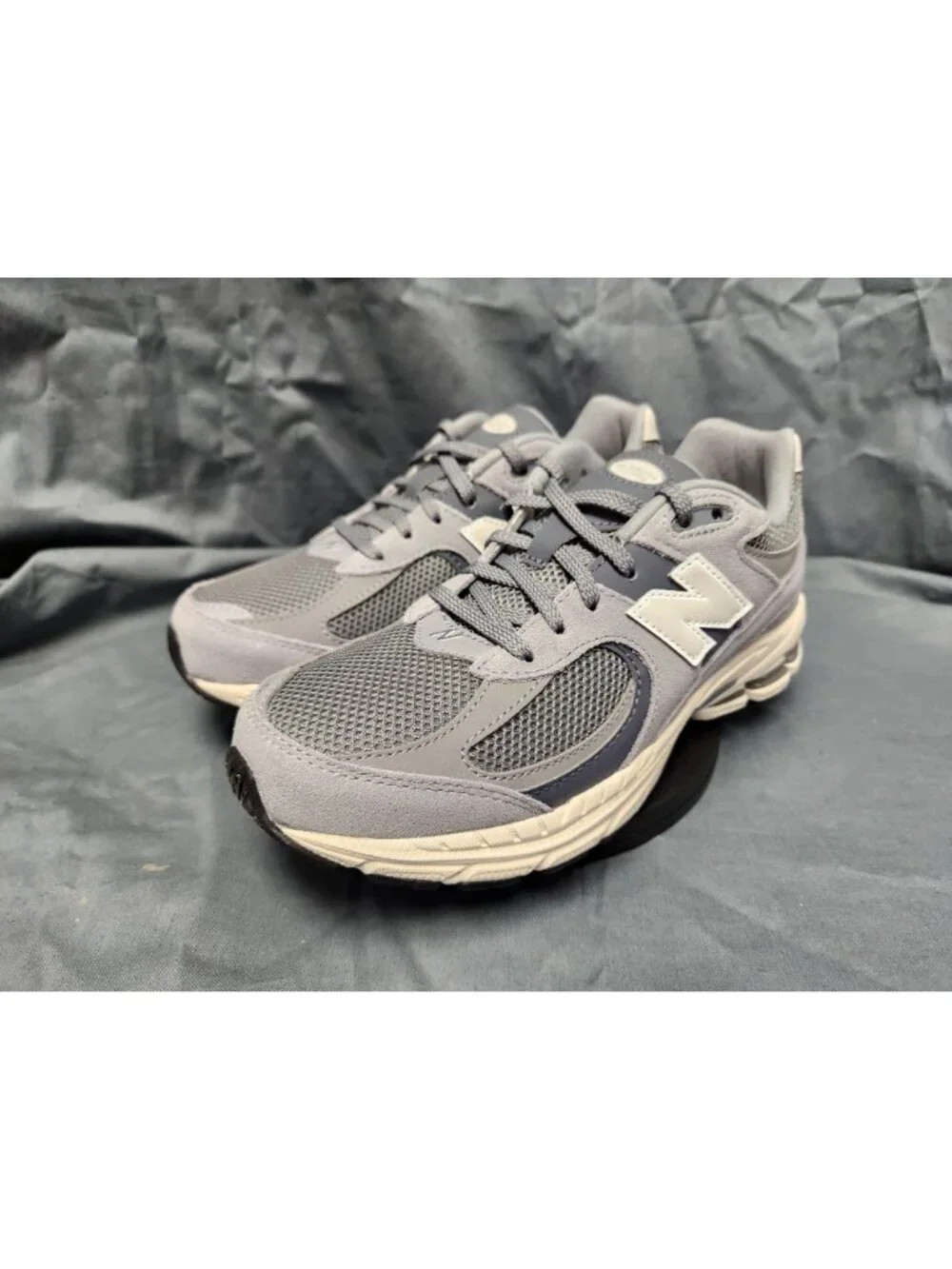New Balance 2002 (GS) Sneakers Suede GC2002ST Grey Boys Size 4 NEW IN BOX!